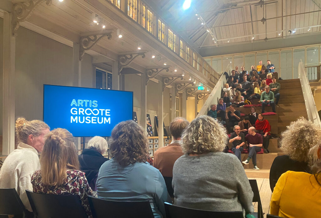 presentatieruimte Groote Museum in Amsterdam tijdens lezing Chloé Rutzerveld over het herontwerpen van ons voedselsysteem